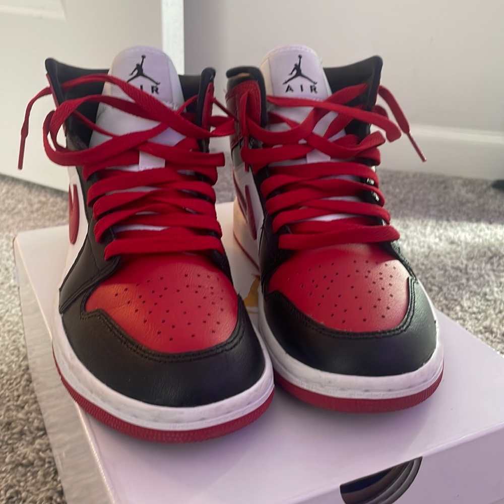 Black/Red - White WMNS AIR JORDAN 1 MID